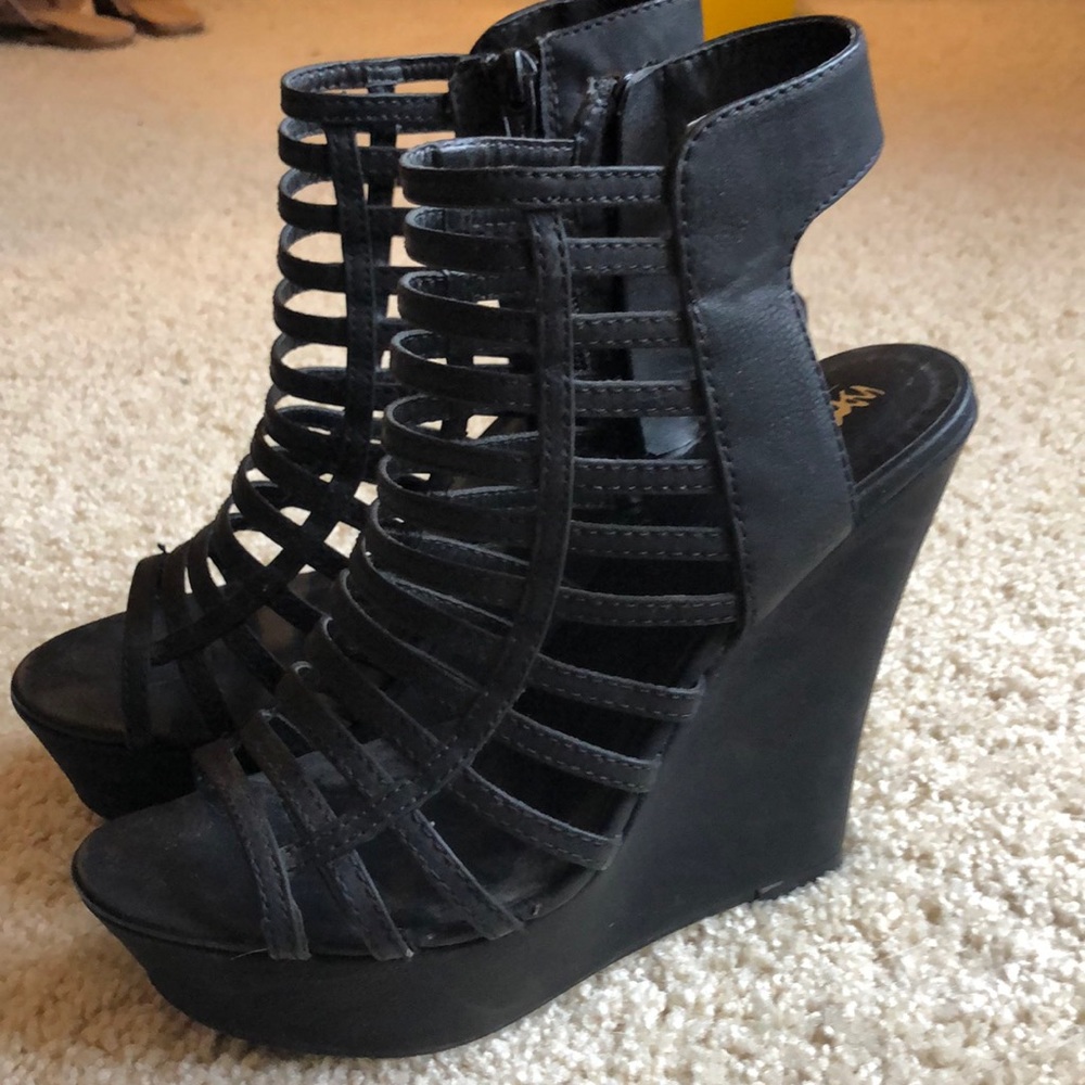 Black strappy wedges